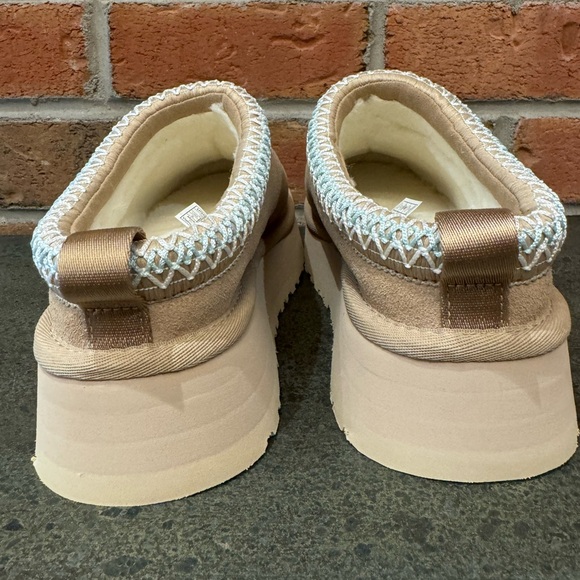 Ugg Tazz SAND Womens - Picture 7 of 9